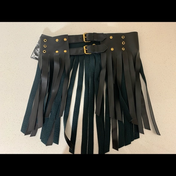 Touch of romance garder belt - Picture 2 of 3